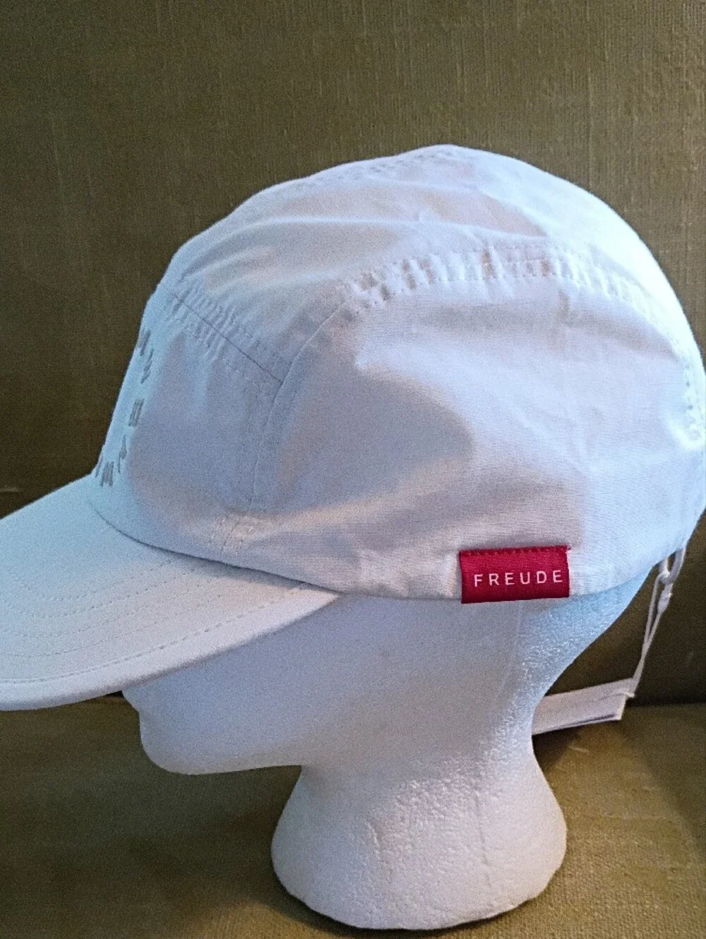 BMW Five-Panel ARC Cap with Subtle Logo Cream Minimalist Freude NWT